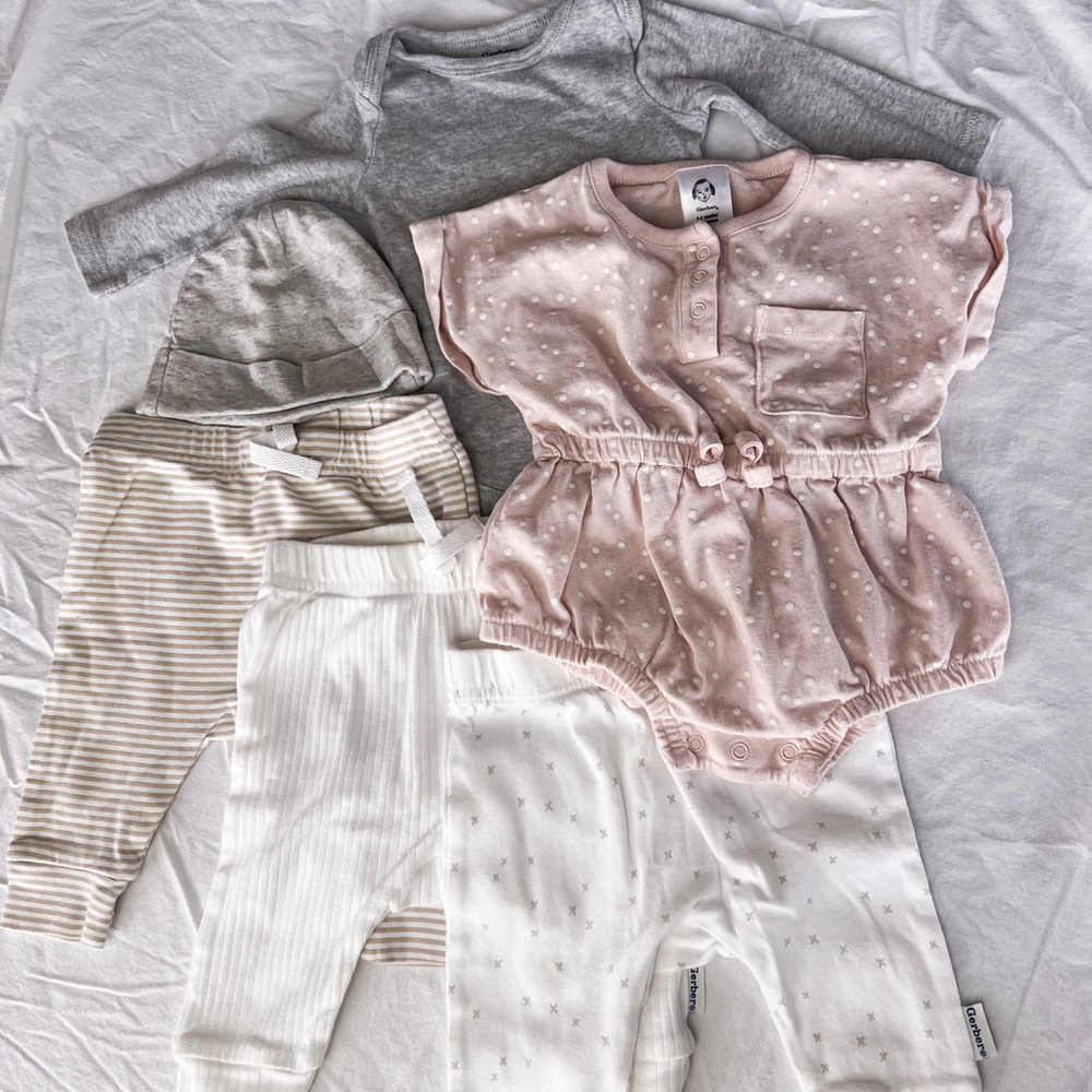 Baby Girl’s Gerber Clothing 6 pc Lot, Size 0-3 Month